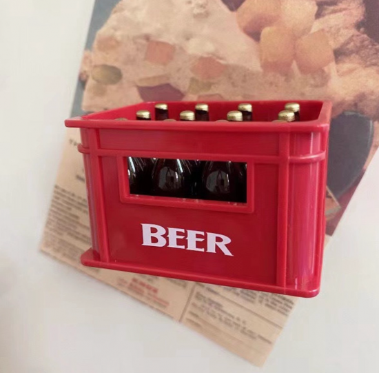 Rode bierfles opener van demagneetshop.nl