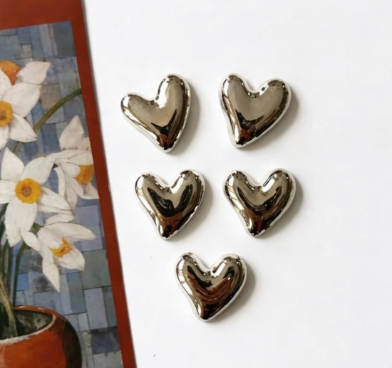 Zilveren metallic hartjes (5 stuks) 1 van demagneetshop.nl