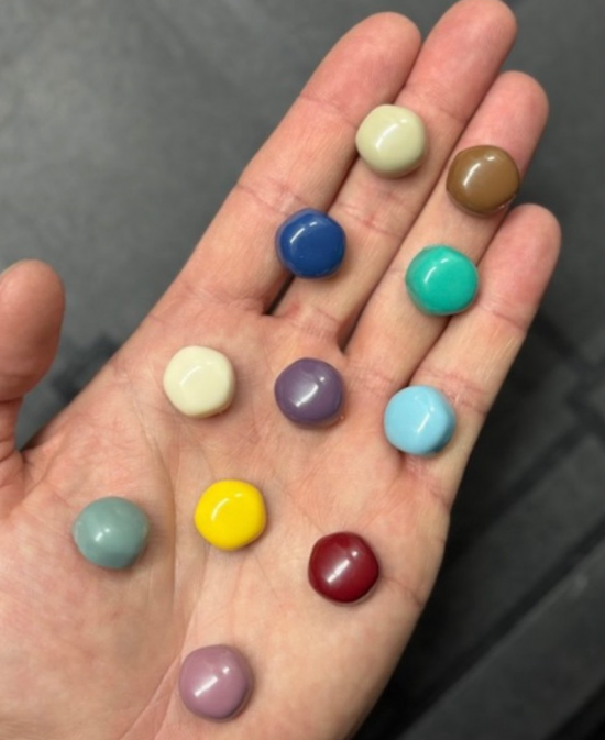 Kleine ronde gekleurde magneten (11 stuks)  1 van demagneetshop.nl