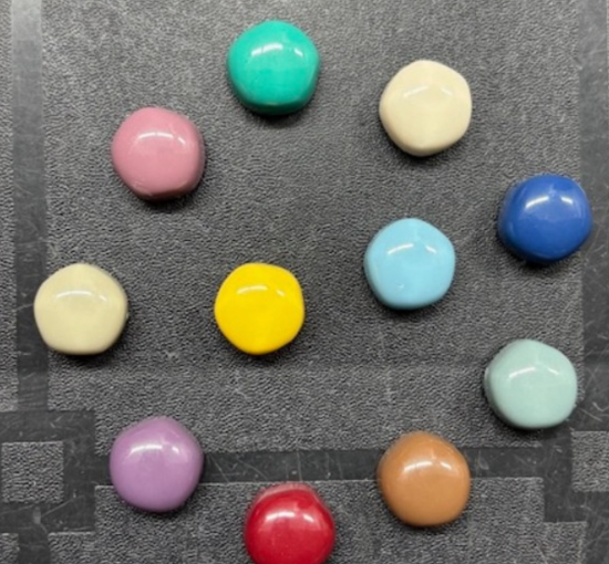 Kleine ronde gekleurde magneten (11 stuks)  1 van demagneetshop.nl