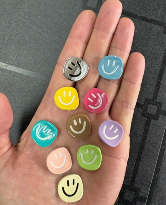 Smiley magneten regenboog (10 stuks) 3 van demagneetshop.nl