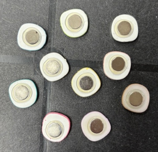 Smiley magneten regenboog (10 stuks) 4 van demagneetshop.nl