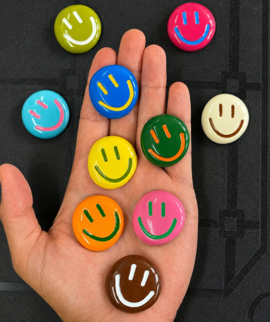 Meerkleurige smiley magneten (10 stuks) 3 van demagneetshop.nl