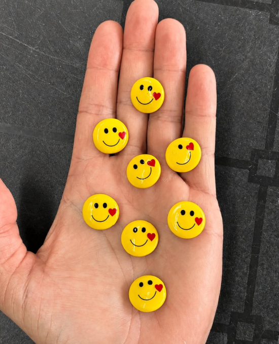Smiley hartjes magneten (8 stuks) 3 van demagneetshop.nl